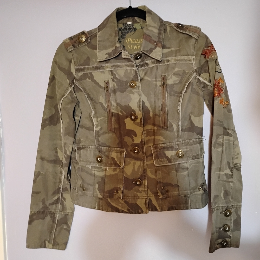 Women Picasso Style Distressed Embroidered Camo Cotton Long Sleeve Button Up
